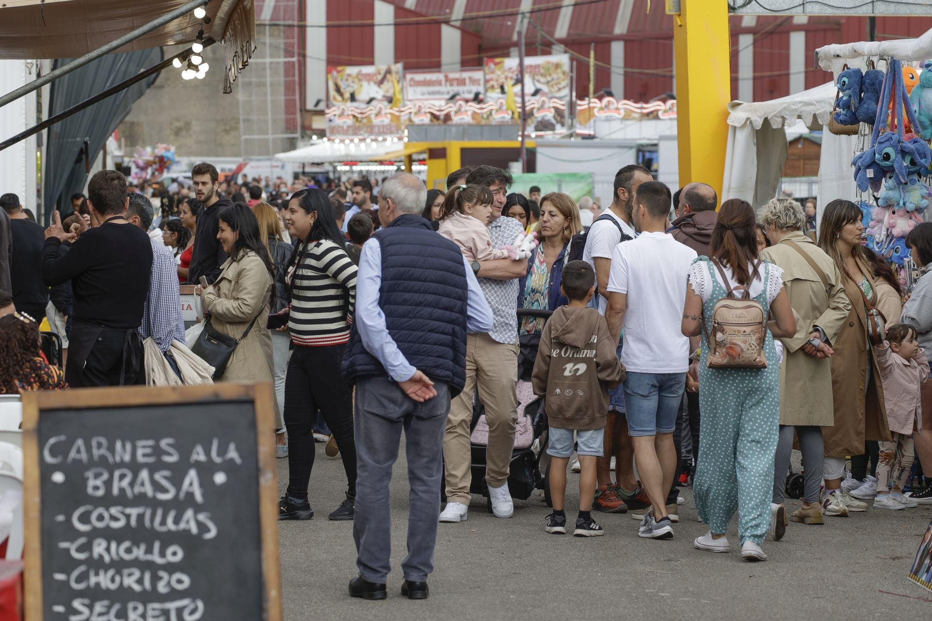 Llenazo en el primer gran sábado de la Semana Negra de Gijón