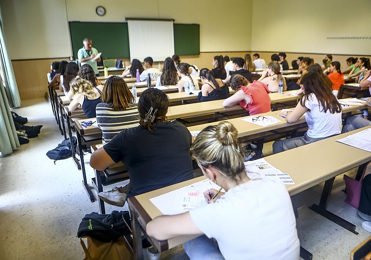 Nervios y esperanza en la segunda oportunidad para la EBAU en Asturias
