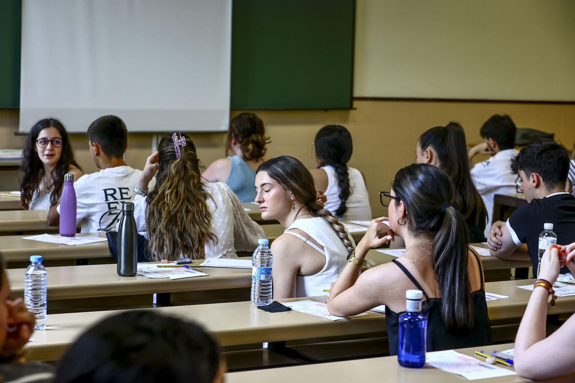 Nervios y esperanza en la segunda oportunidad para la EBAU en Asturias