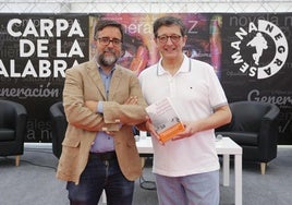 El jefe de Edición de EL COMERCIO, Miguel Rojo, presentó ayer al escritor Fernando Méndez.