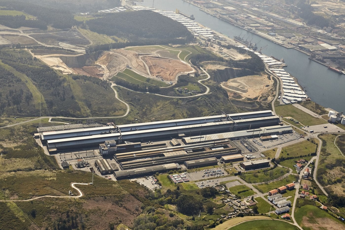 Vista aérea de las antiguas instalaciones de Alcoa adquiridas por Windar.