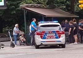 Policía Local en la terraza que a punto estuvo de ser embestida por un coche.