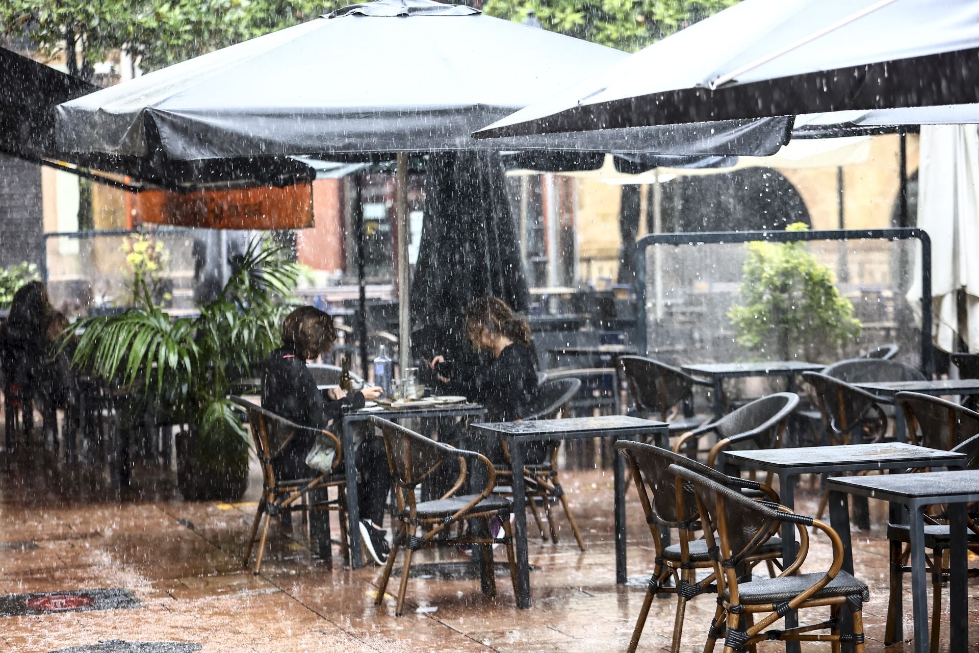 La lluvia &#039;acaba con el verano&#039; en Asturias