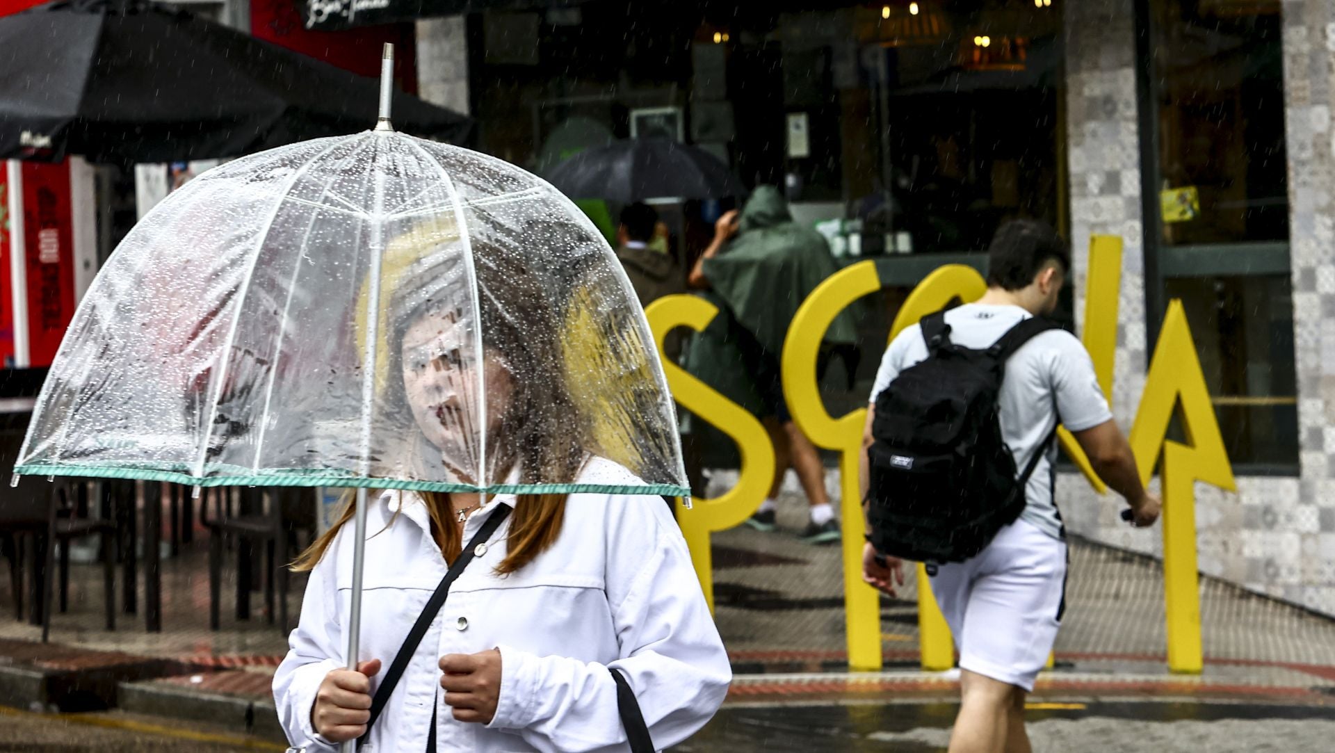 La lluvia &#039;acaba con el verano&#039; en Asturias