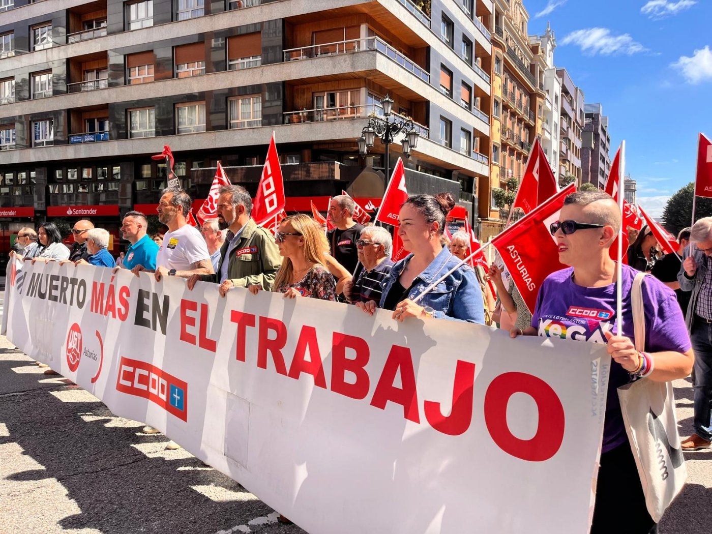 Concentración en Oviedo por el operario muerto en Tamón