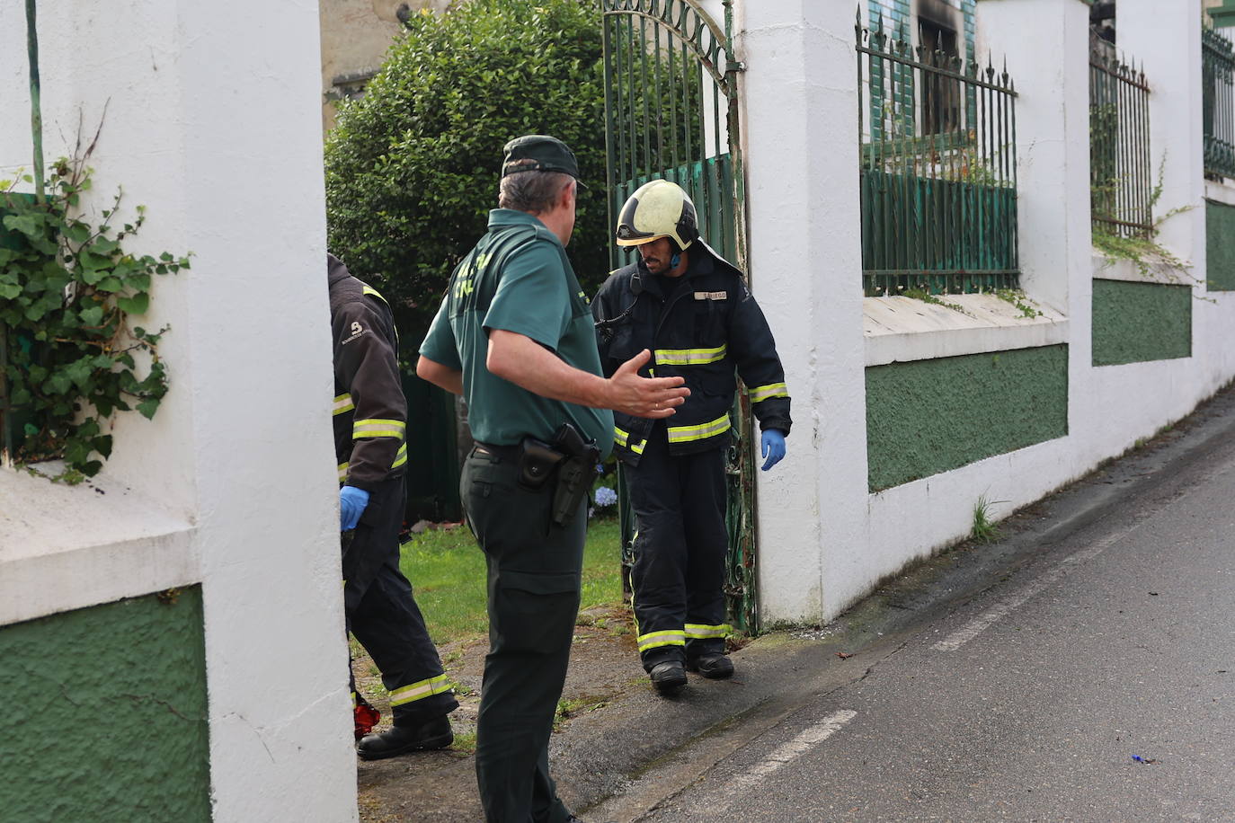 Las llamas devoran una casa en Cudillero