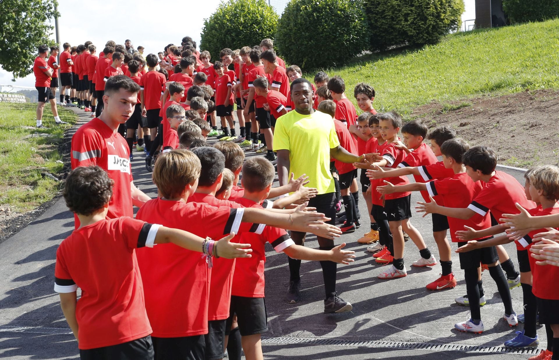 90 minutos de sesión y muchos ánimos: comienza la pretemporada del Sporting de Gijón