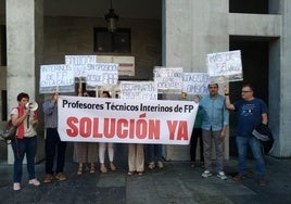 Los afectados, en su última protesta ante la consejería.