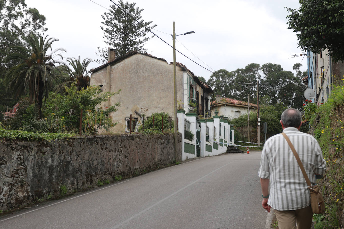 El desolador estado de la casa incendiada en Cudillero