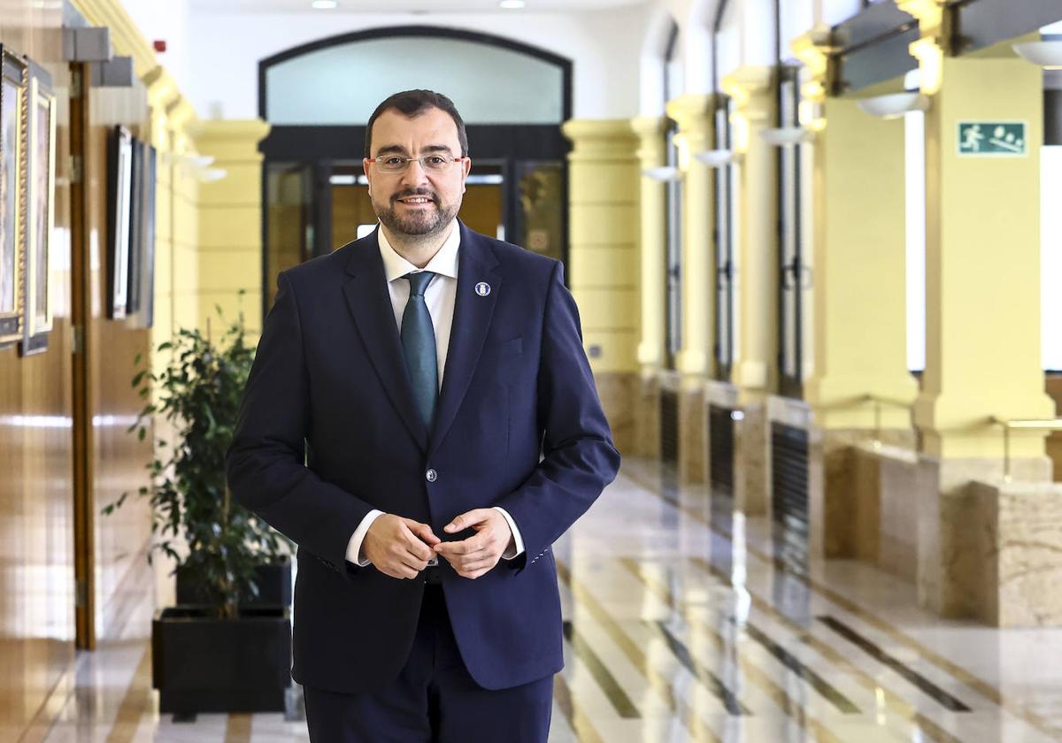 El presidente del Principado, Adrián Barbón, durante la entrevista concedida a EL COMERCIO con motivo de sus primeros cinco años al frente del Gobierno regional.