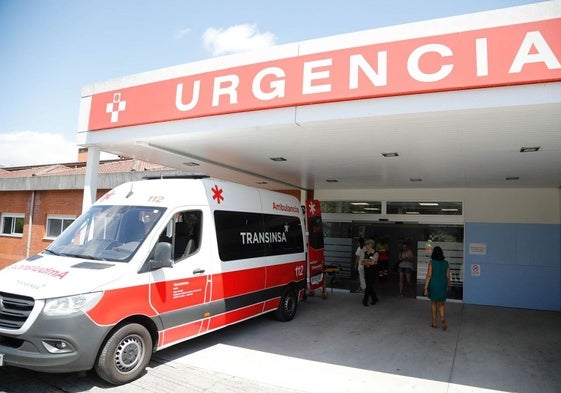 Entrada a Urgencias del Hospital de Arriondas.