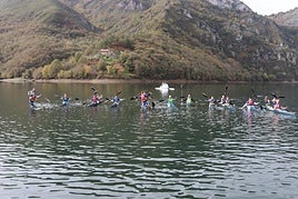 Inauguración de los pantalanes del embalse de Tanes en 2023, con la selección asturiana de jóvenes promesas.