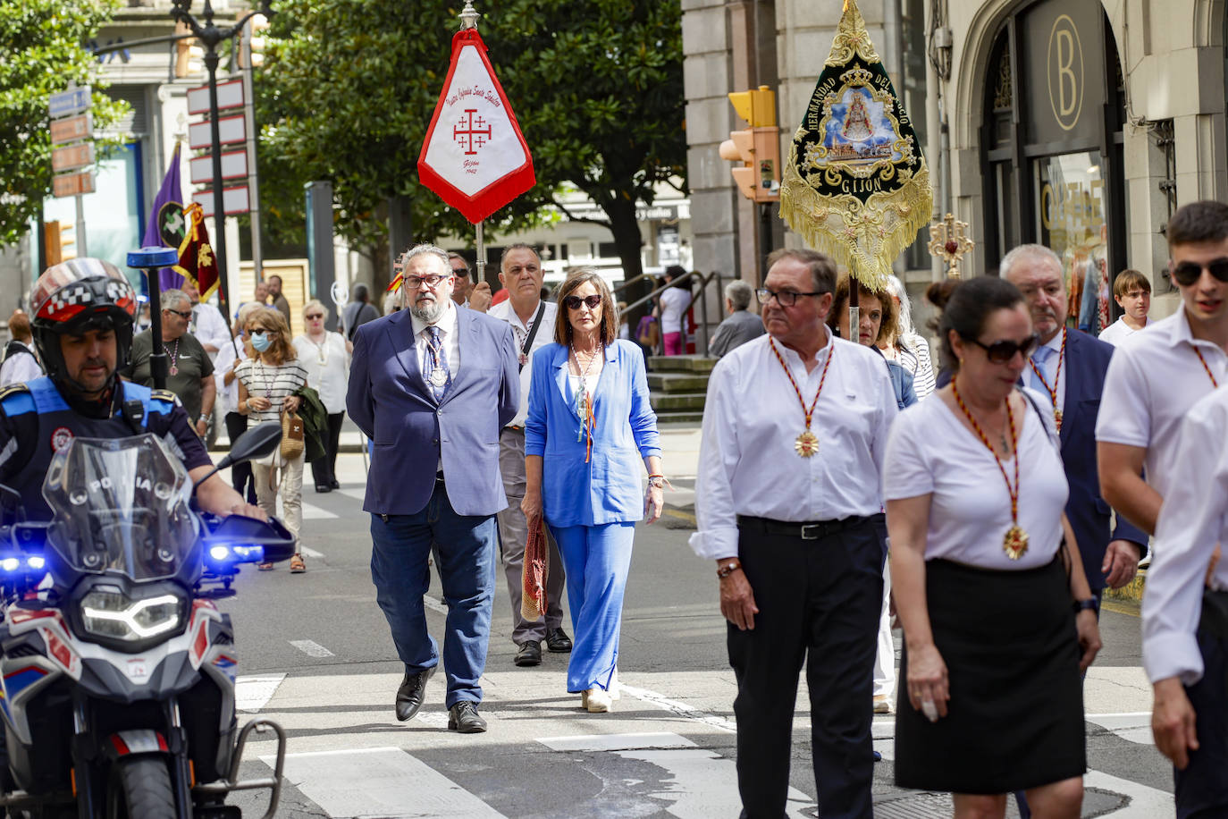 La Virgen del Carmen procesiona por Gijón