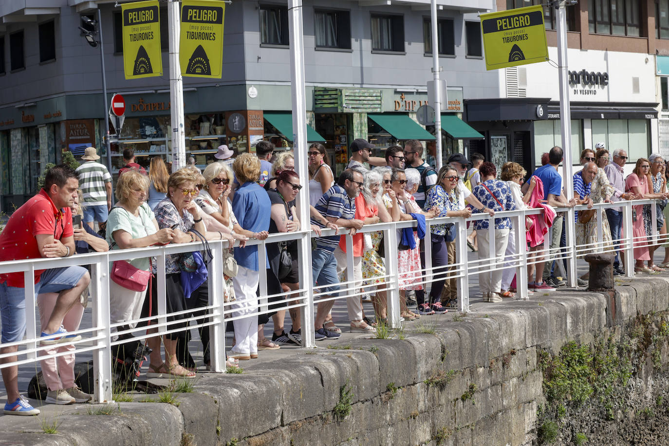 La Virgen del Carmen procesiona por Gijón