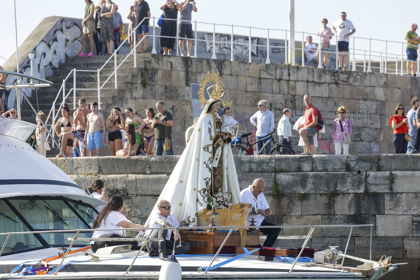 La Virgen del Carmen procesiona por Gijón