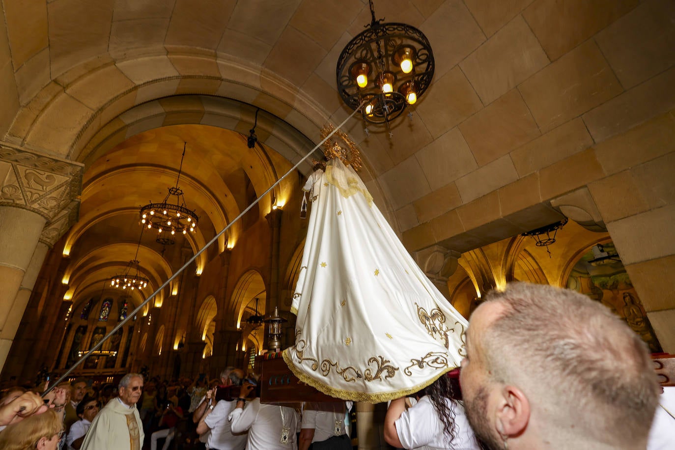 La Virgen del Carmen procesiona por Gijón