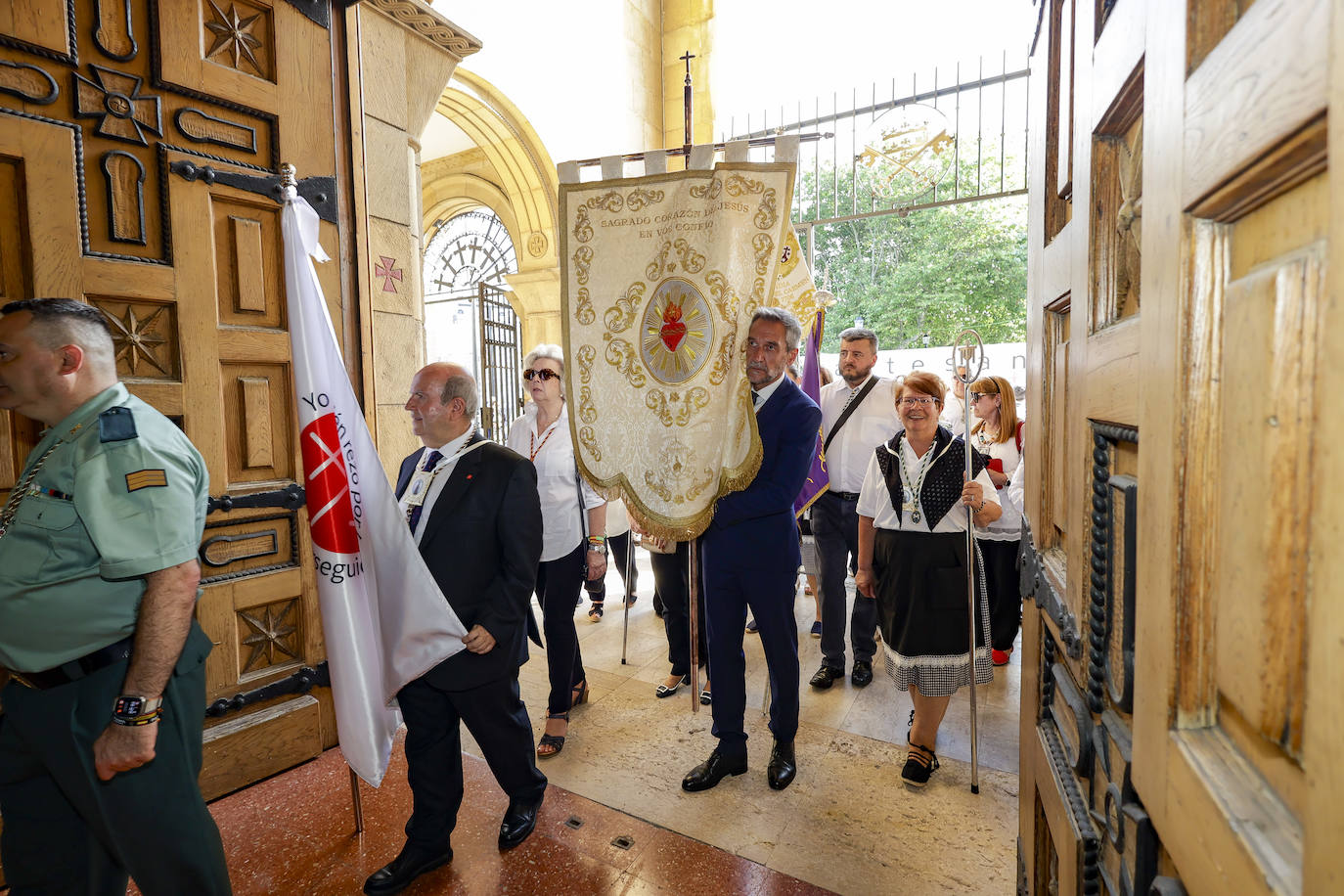 La Virgen del Carmen procesiona por Gijón