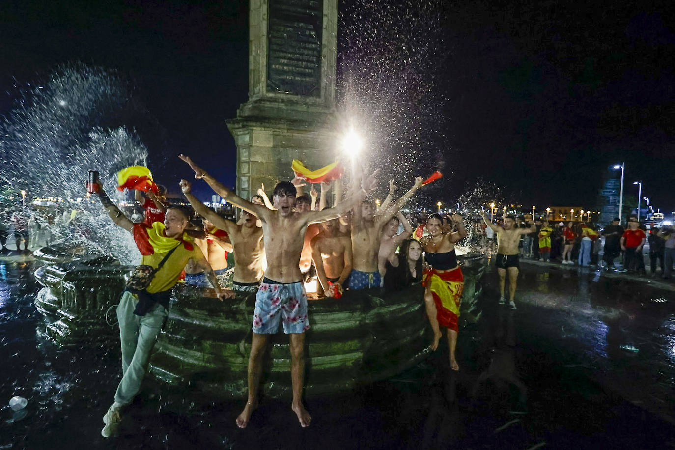 Chapuzones en la plaza del Marqués por la Eurocopa