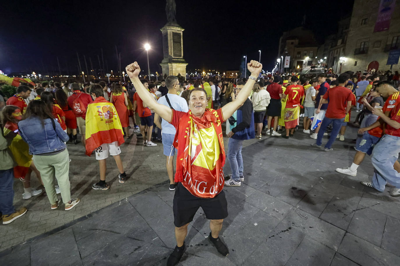 Chapuzones en la plaza del Marqués por la Eurocopa