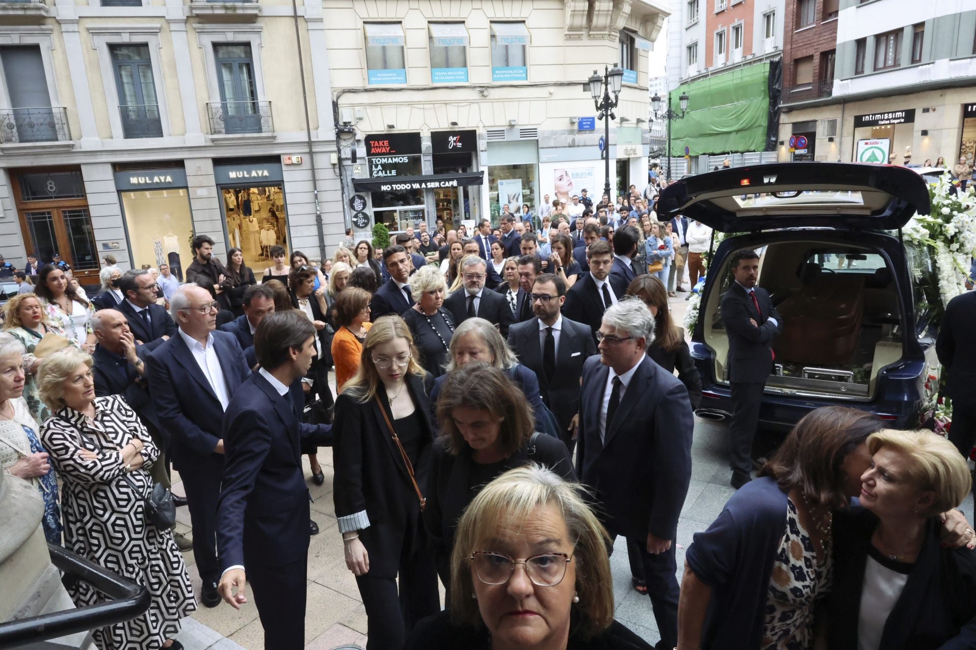 Multitudinario adiós en Oviedo a José Manuel Suárez Bocero