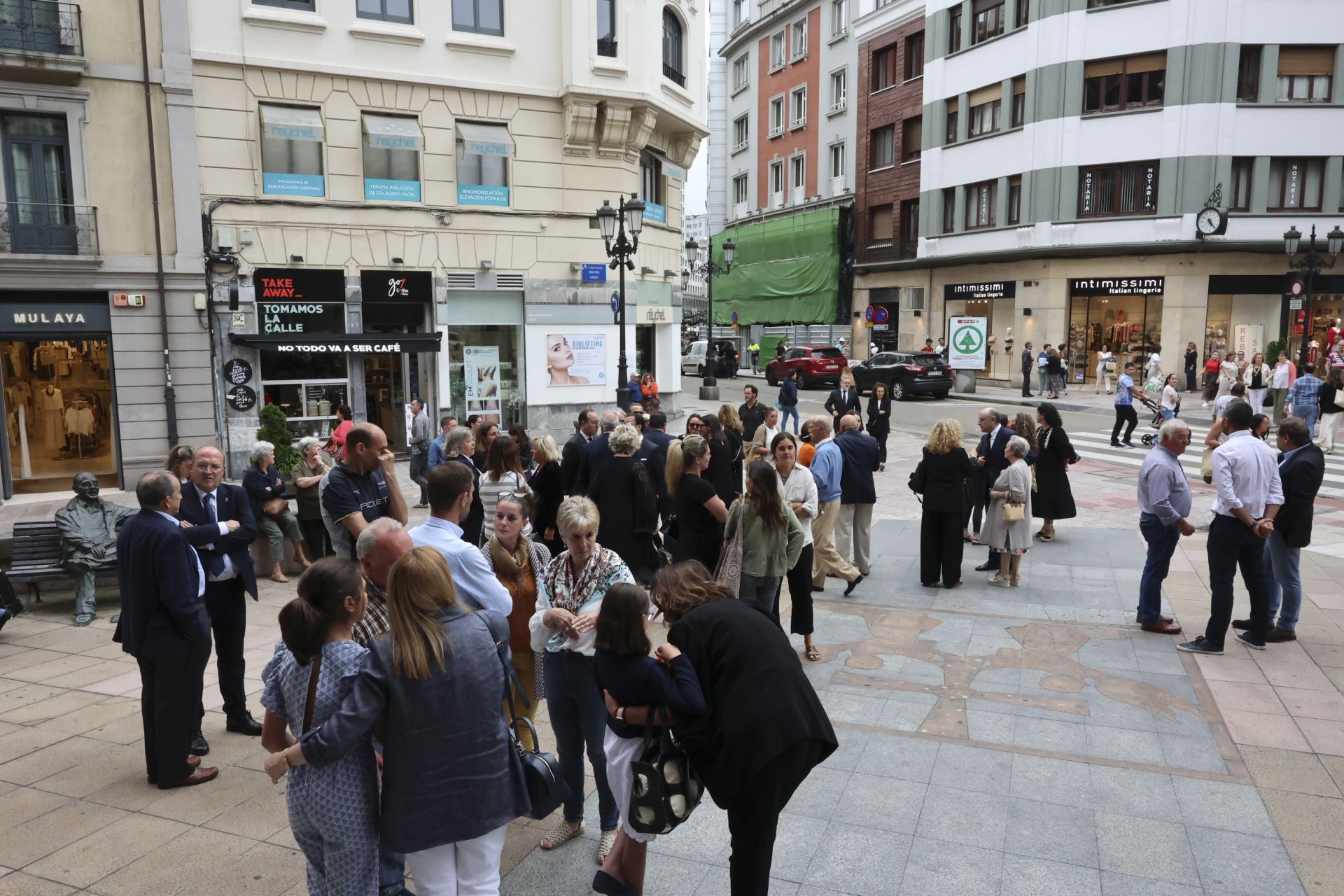Multitudinario adiós en Oviedo a José Manuel Suárez Bocero