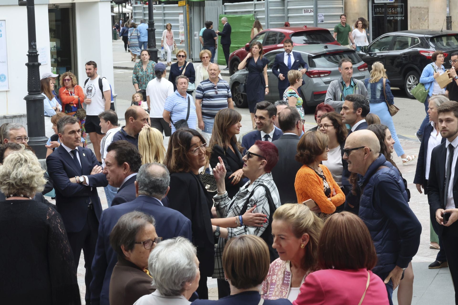 Multitudinario adiós en Oviedo a José Manuel Suárez Bocero