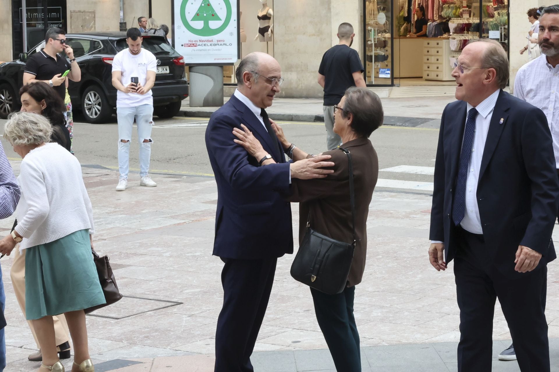 Multitudinario adiós en Oviedo a José Manuel Suárez Bocero