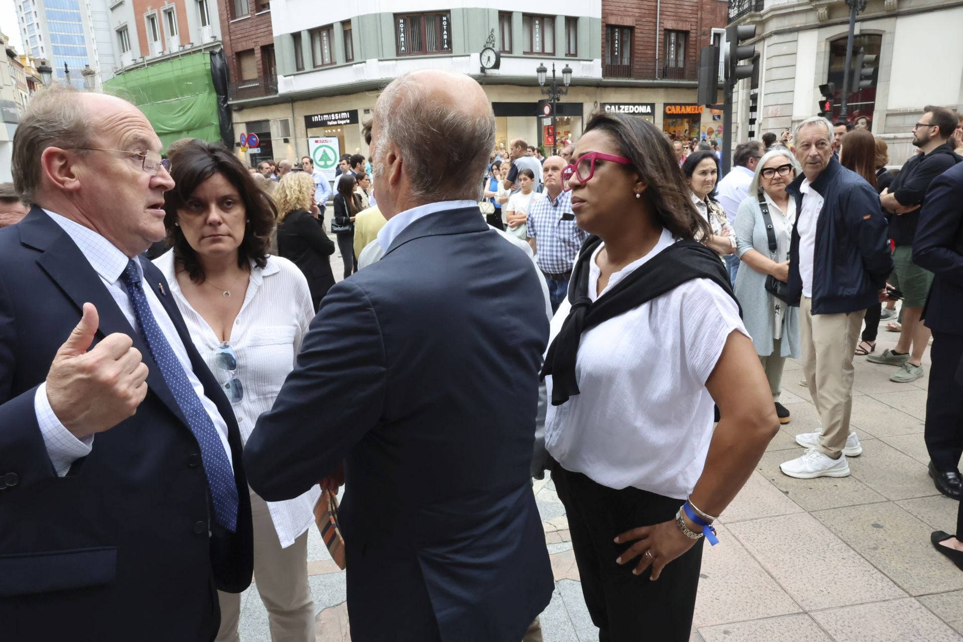 Multitudinario adiós en Oviedo a José Manuel Suárez Bocero