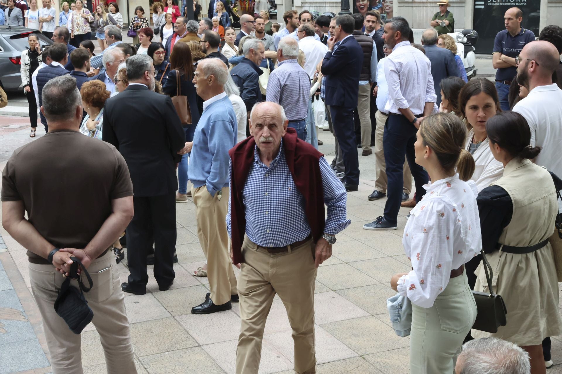 Multitudinario adiós en Oviedo a José Manuel Suárez Bocero