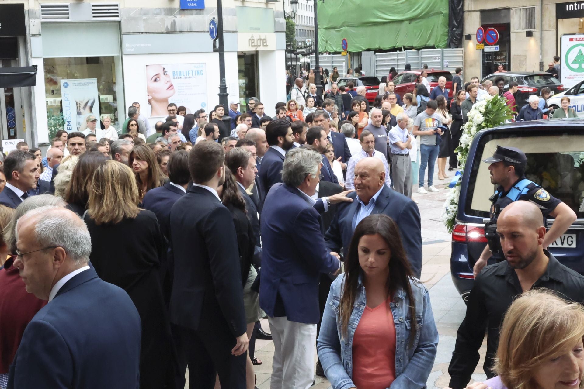 Multitudinario adiós en Oviedo a José Manuel Suárez Bocero