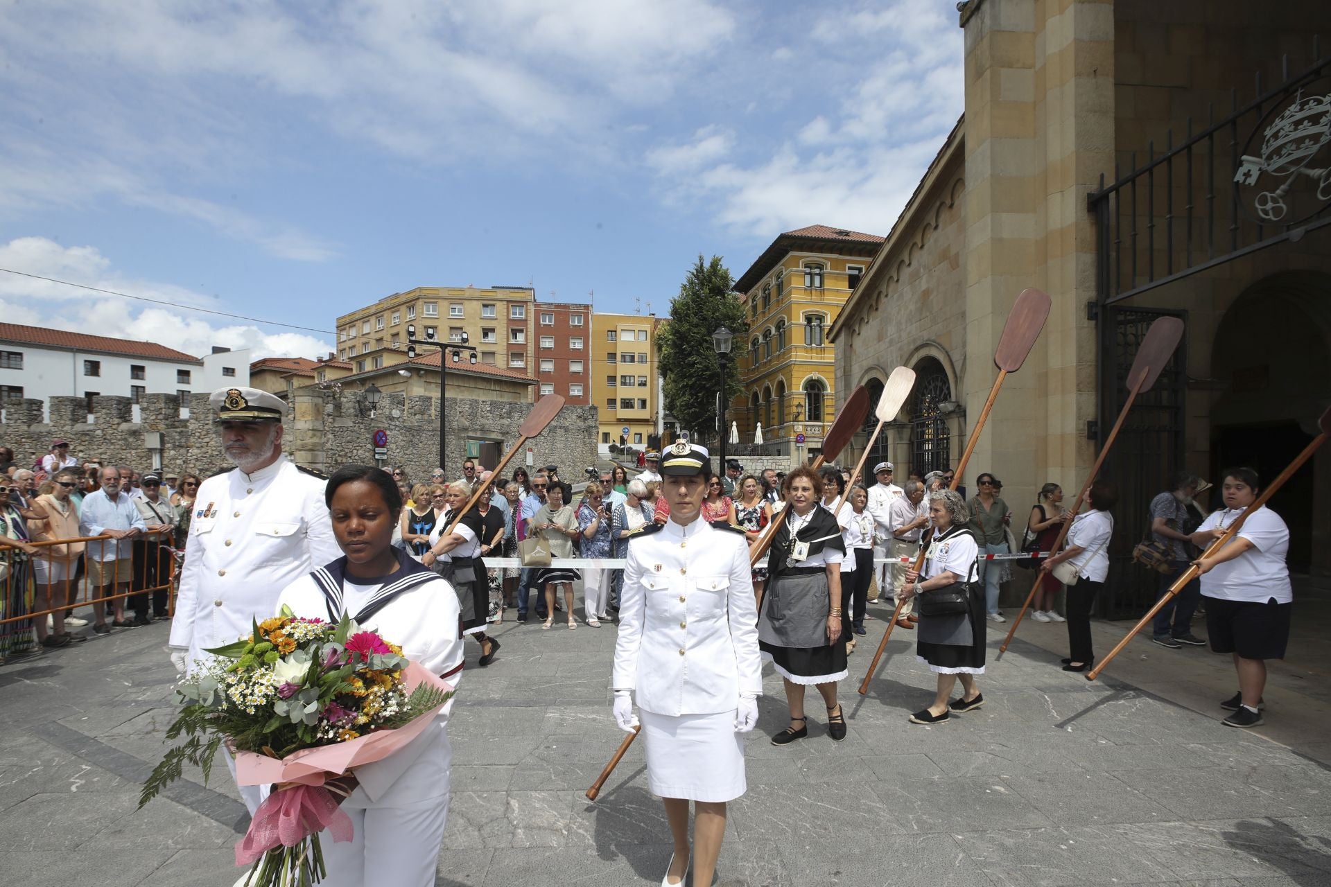 Gijón celebra la ofrenda floral del Carmen más especial