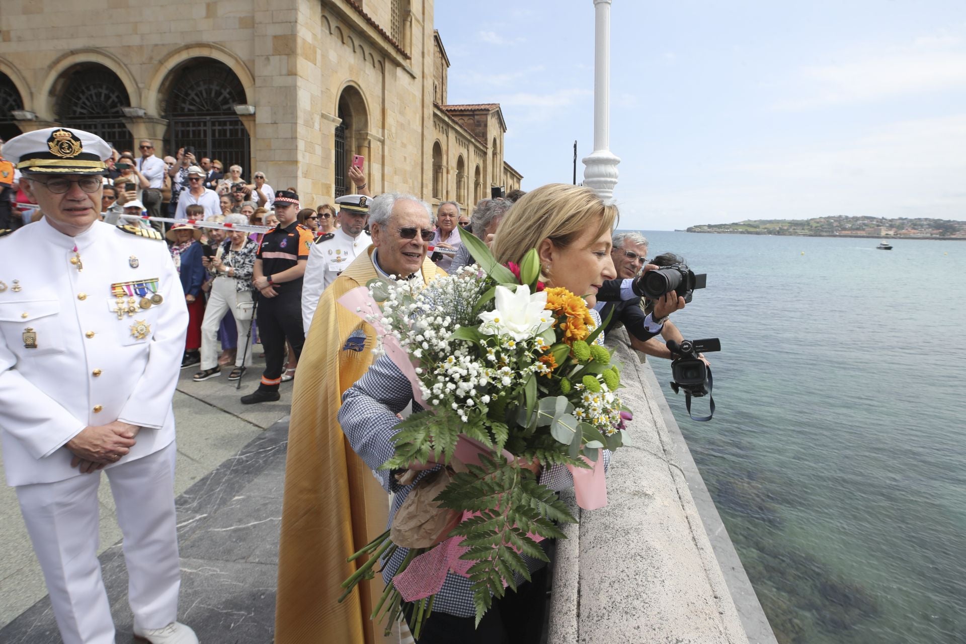 Gijón celebra la ofrenda floral del Carmen más especial