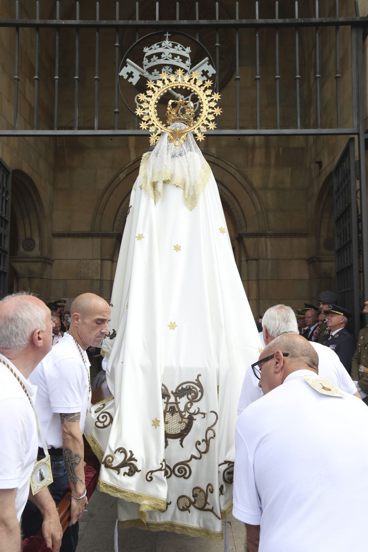 Gijón celebra la ofrenda floral del Carmen más especial