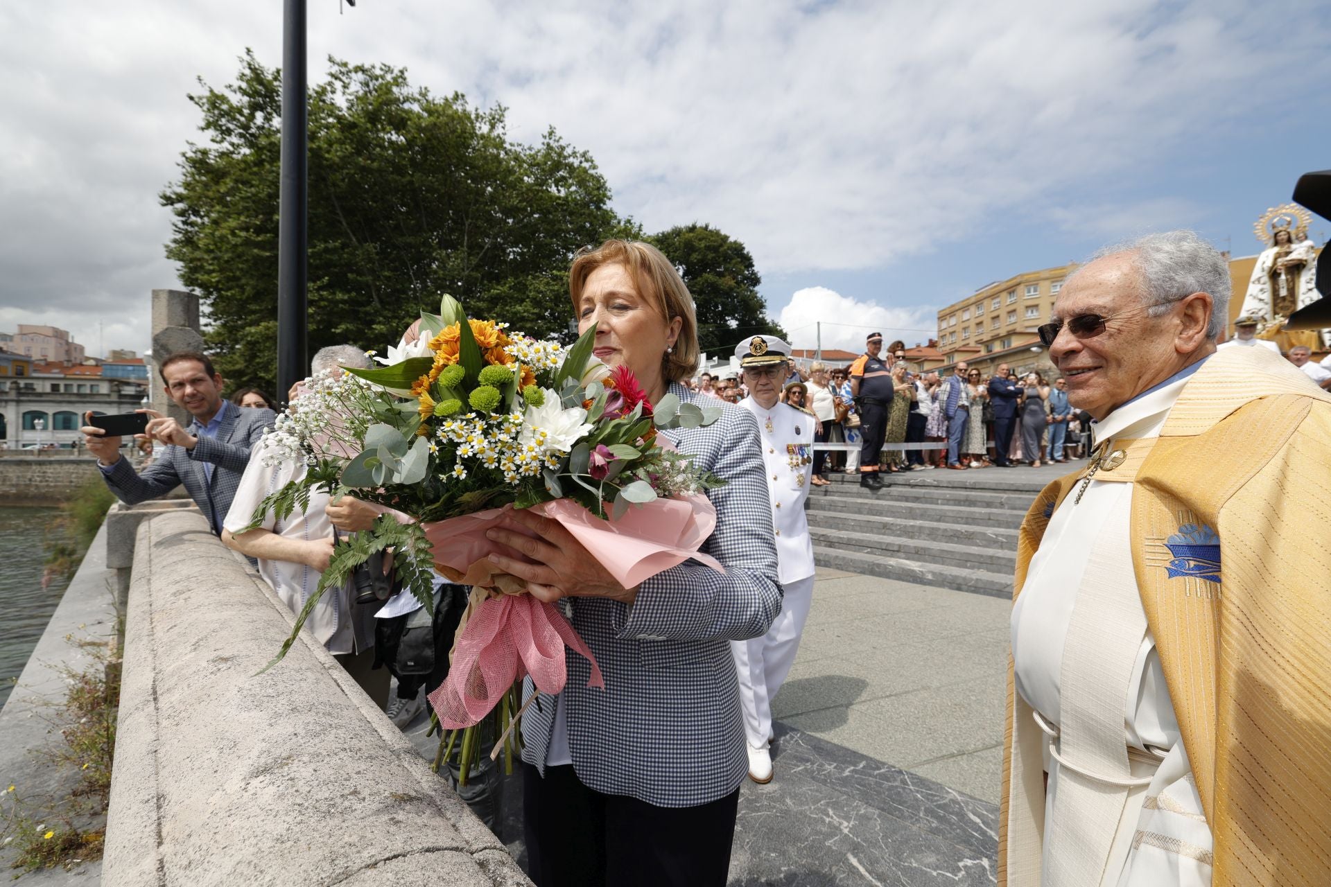 Gijón celebra la ofrenda floral del Carmen más especial