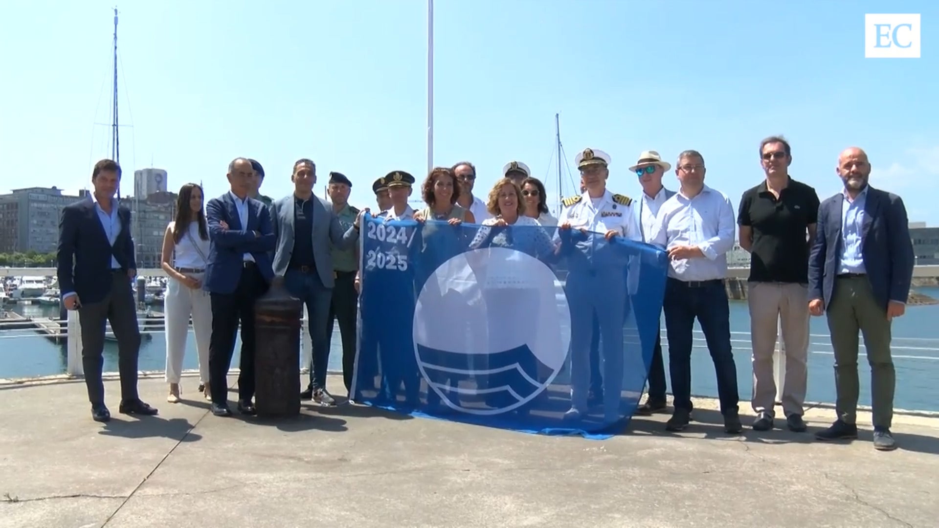 El Puerto Deportivo de Gijón ondea bandera azul