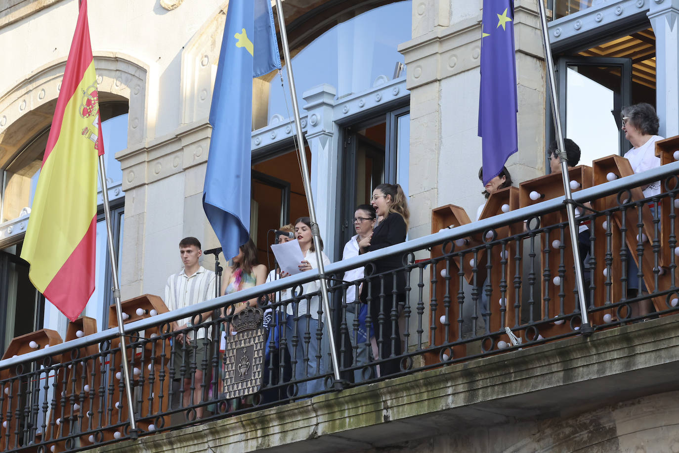 El Pregón marca el inicio de unas fiestas del Carmín multitudinarias