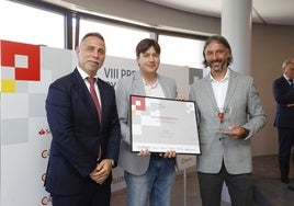 Óscar Sánchez, director comercial de Empresas Cantabria-Asturias de Banco Santander; Borja Sánchez, consejero de Ciencia, Empresas, Formación y Empleo; y Javier Granero, fundador y director de Taxus