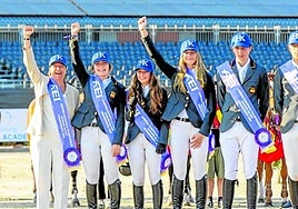 Reyes Martín (jefa de equipo), Olivia Álvarez García, Celia Cobo, Lucía Hidalgo, Pablo Santiago Artime y Carlos Borho, ayer en Kronenberg.