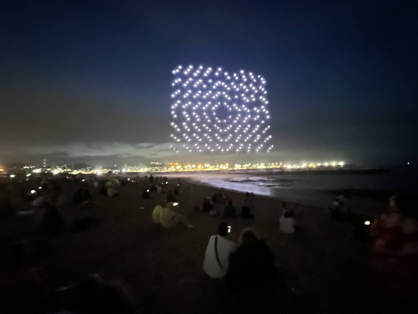 La magia de los drones hechiza el cielo de Gijón