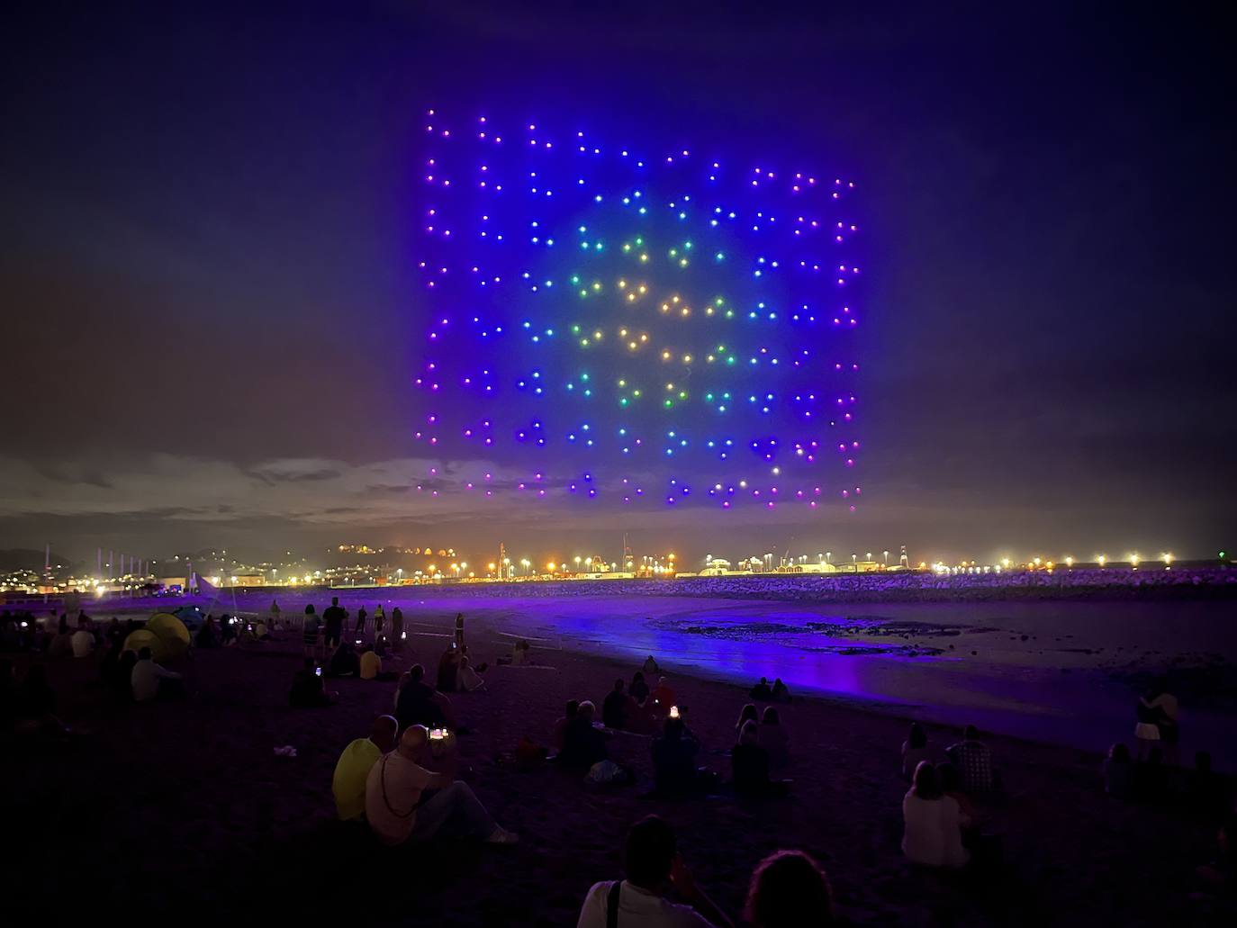 La magia de los drones hechiza el cielo de Gijón