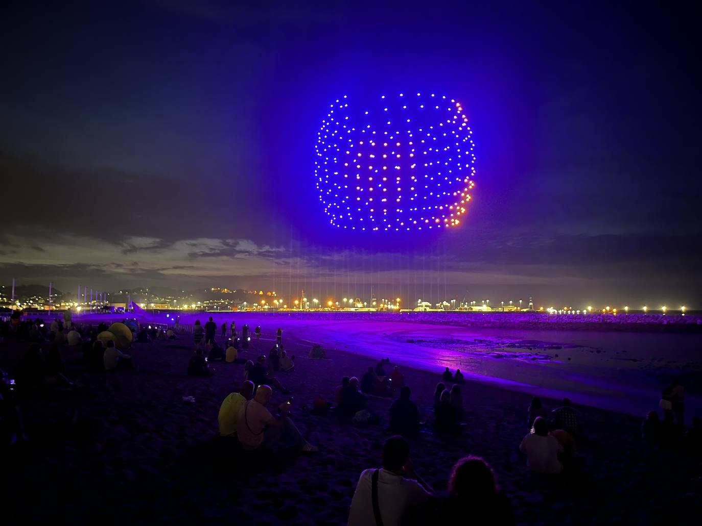 La magia de los drones hechiza el cielo de Gijón