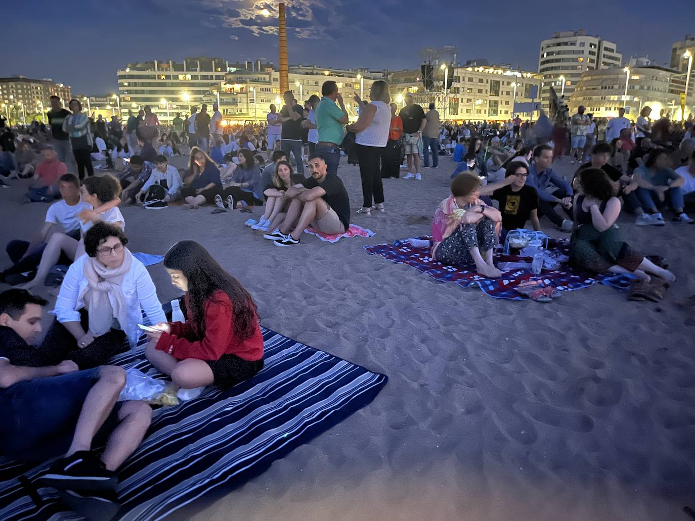 La magia de los drones hechiza el cielo de Gijón