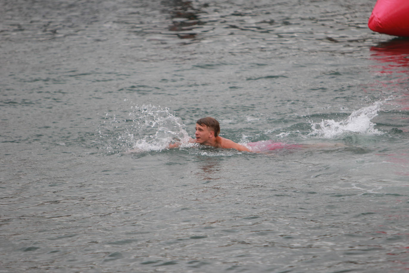 Éxito del concurso de saltos &#039;Døds Diving World Tour&#039; en Gijón