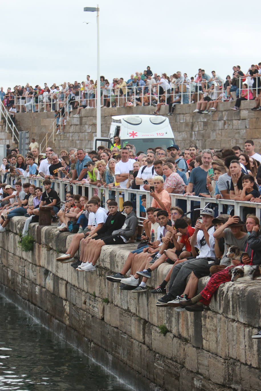 Éxito del concurso de saltos &#039;Døds Diving World Tour&#039; en Gijón