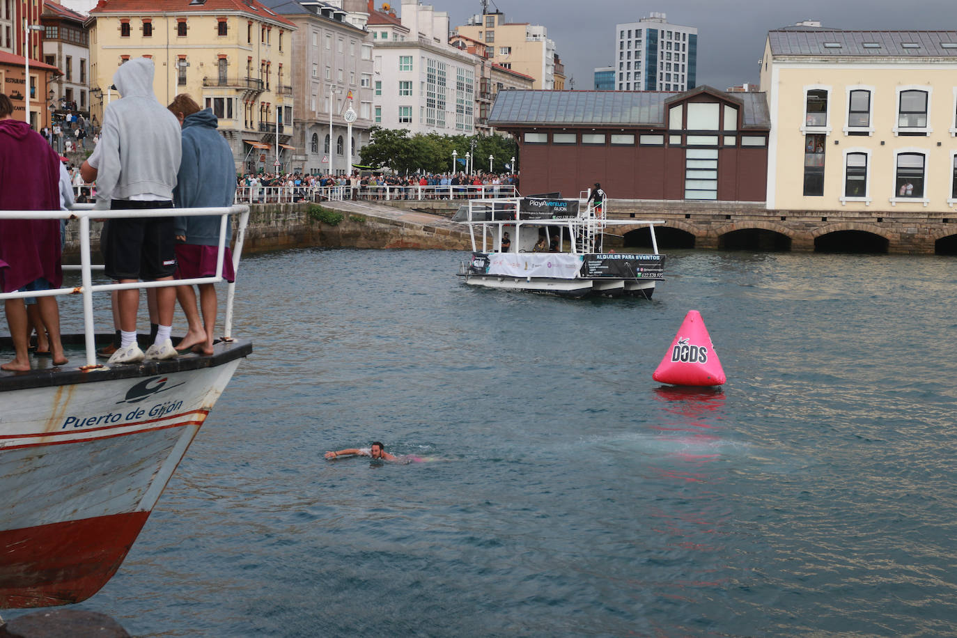 Éxito del concurso de saltos &#039;Døds Diving World Tour&#039; en Gijón