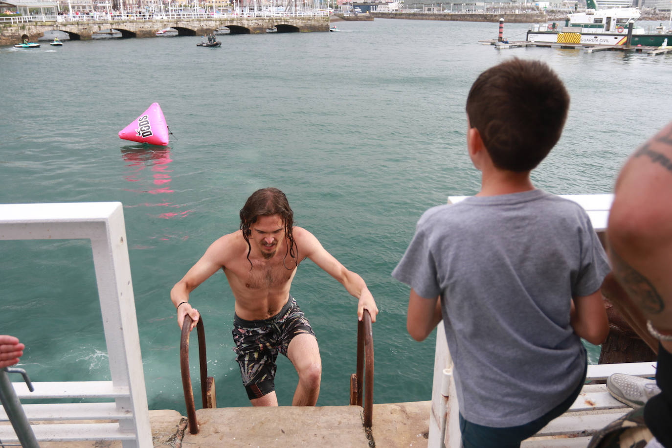 Éxito del concurso de saltos &#039;Døds Diving World Tour&#039; en Gijón