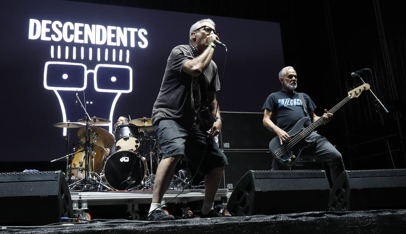 Descendents conquista la ola del Tsunami