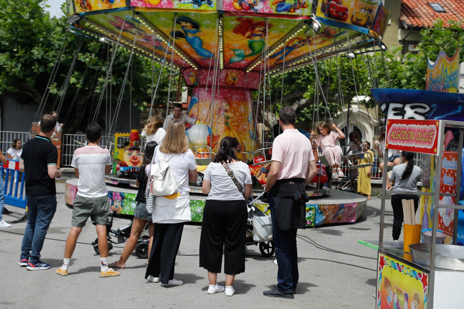 Familias en el ferial este pasado domingo.