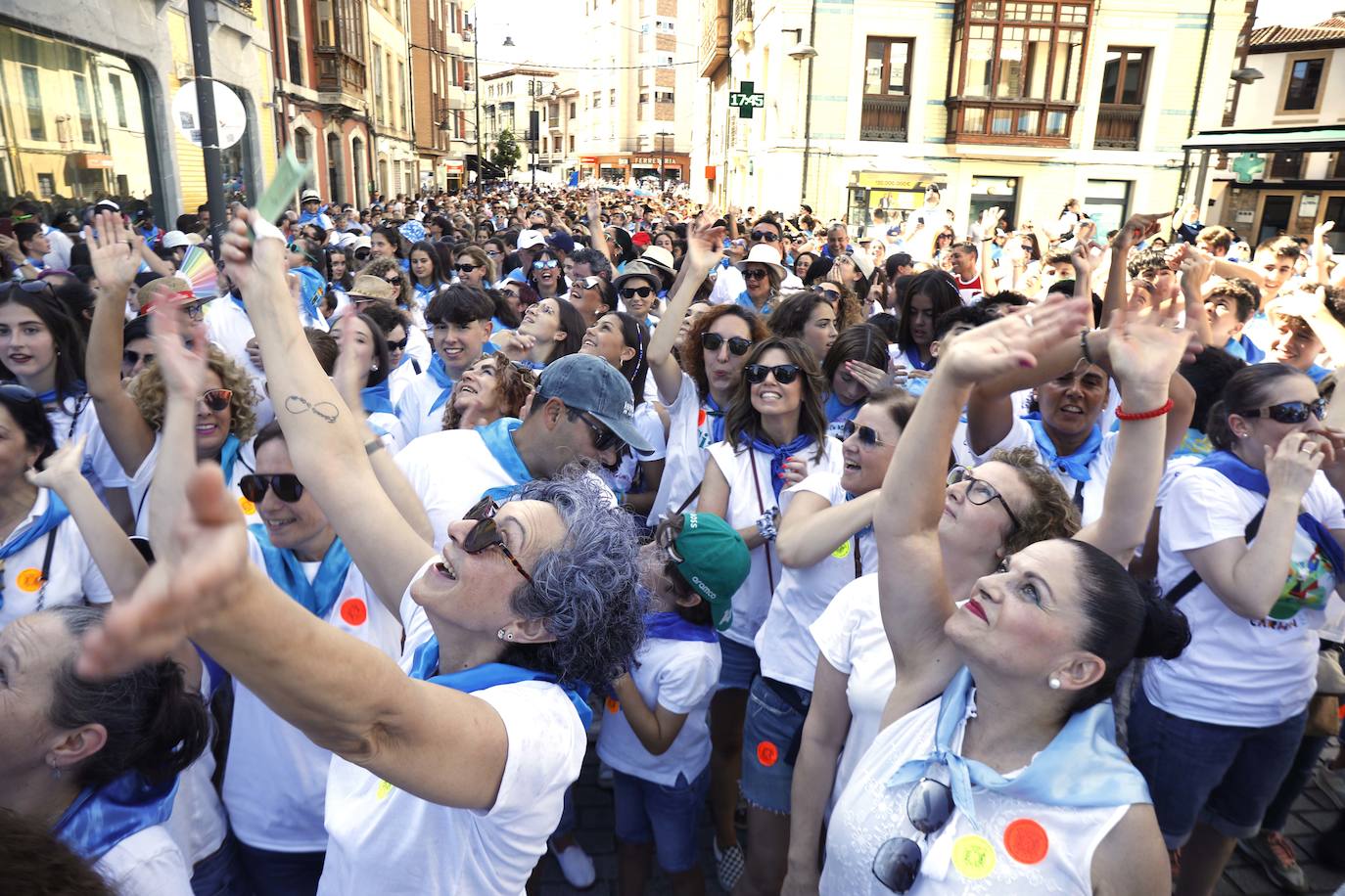 La Pola, a rebosar: «El carmín es único»