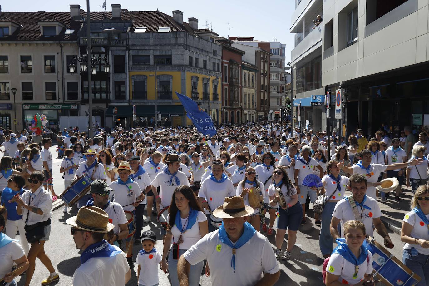 La Pola, a rebosar: «El carmín es único»